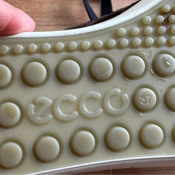 Ecco patent leather sneakers, size 37 black quilted shiny - Picture 8 of 9